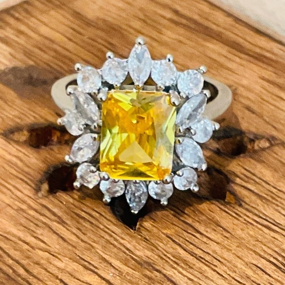 New Flower Shape 925 Silver Plated Beautiful Glamorous Geometric Ring - Picture 1 of 8